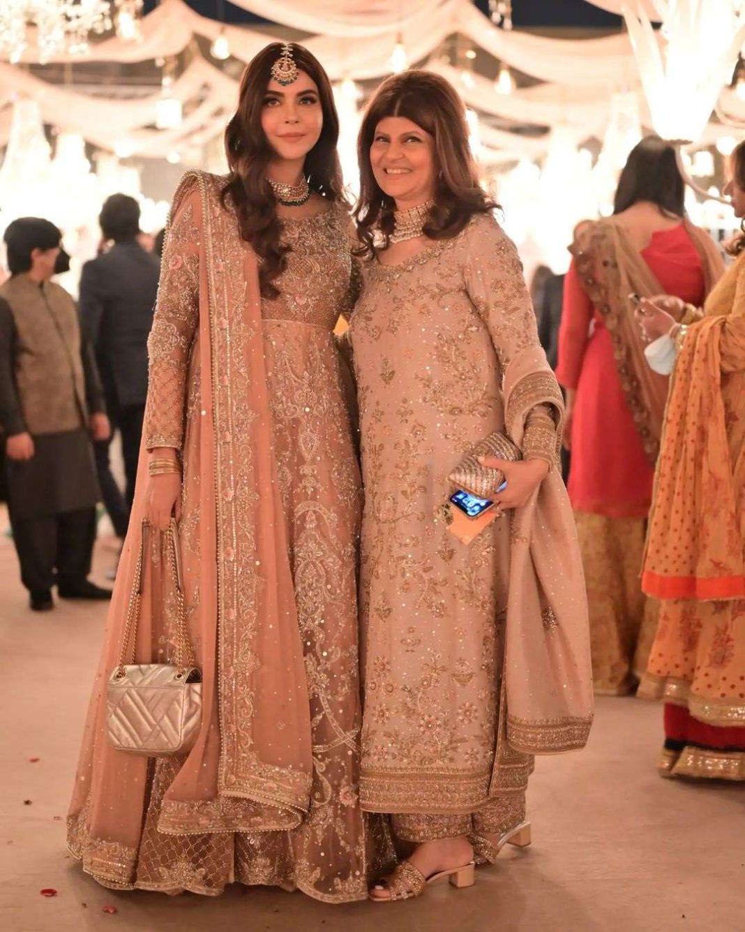 In reality, at Rubina Ashraf's daughter's wedding, Nida Yasir looks like a fairy-Social Pakora