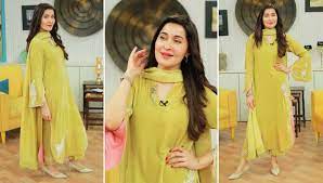 Shaista Lodhi's New Morning At Home Snaps Have Obsessed Netizens-Social Pakora