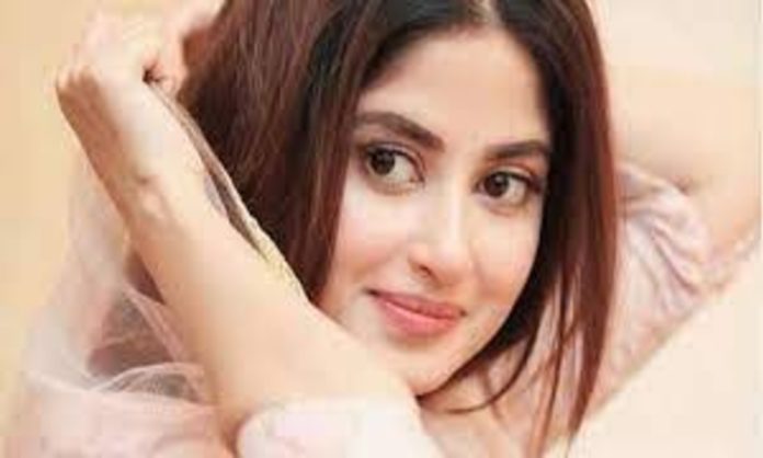 Sajal Aly's "Tasbeeh Counter" irritates online users and is criticised by followers-Social Pakora